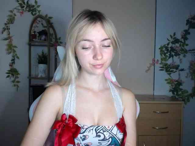 LuciaGlow webcam