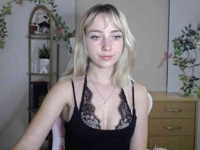 LuciaGlow webcam