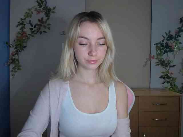 LuciaGlow webcam