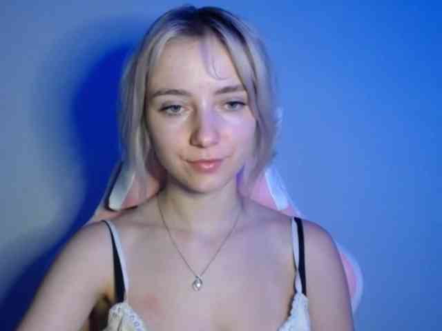 LuciaGlow webcam
