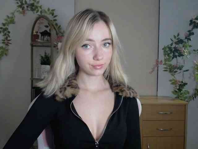 LuciaGlow webcam