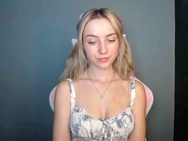 LuciaGlow webcam