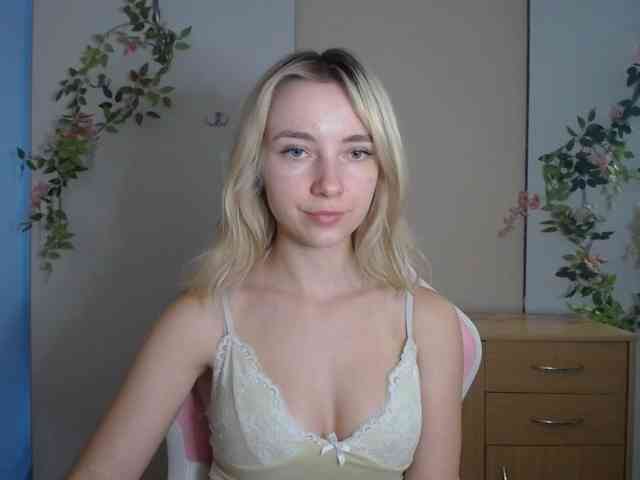 LuciaGlow webcam