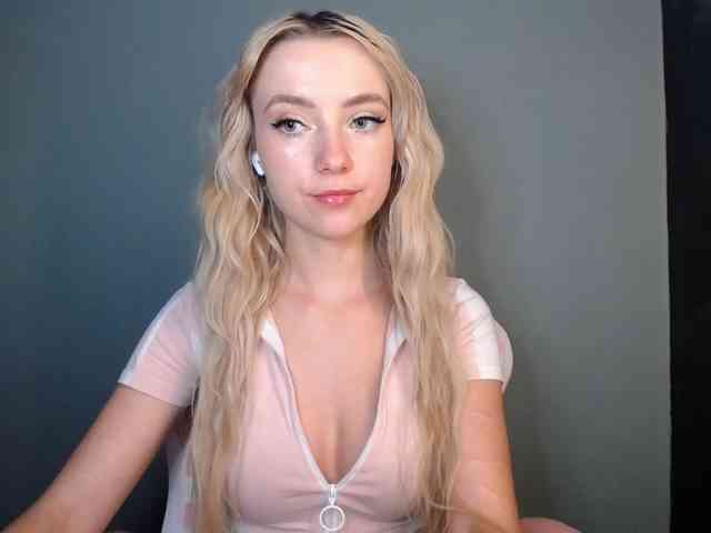 LuciaGlow webcam