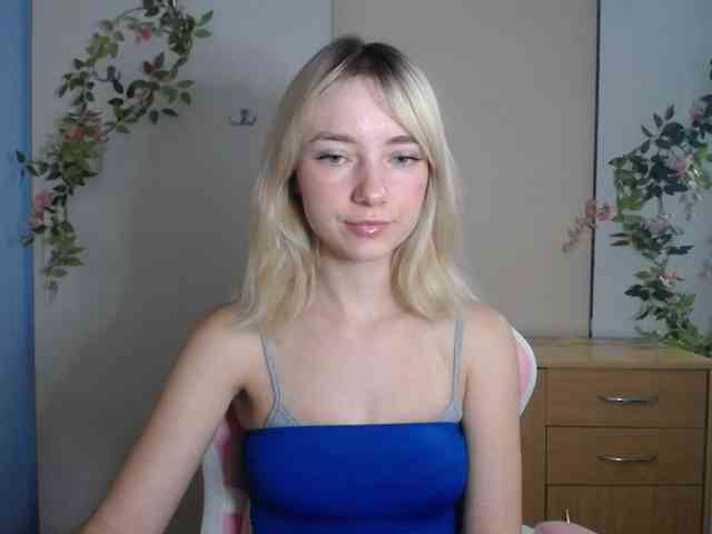 LuciaGlow webcam