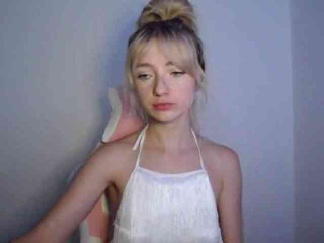LuciaGlow webcam