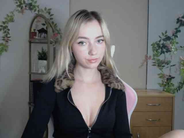 LuciaGlow webcam