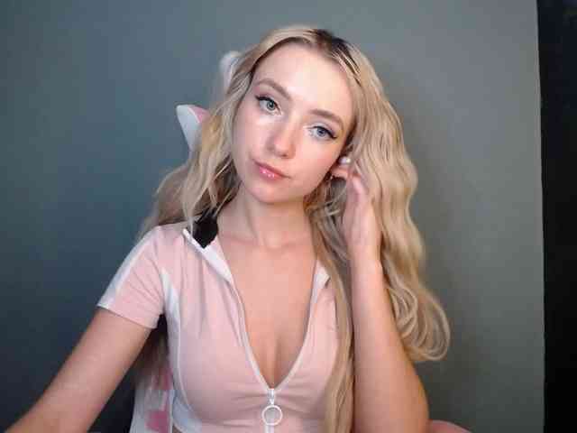 LuciaGlow webcam