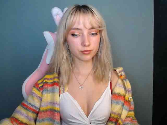LuciaGlow webcam