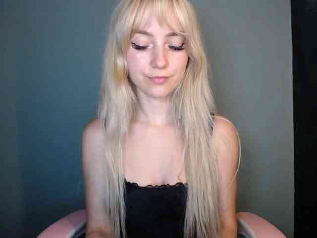 LuciaGlow webcam