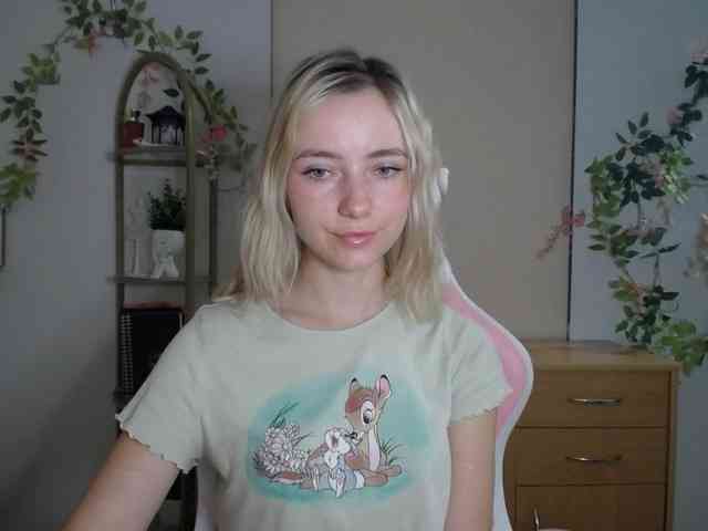 LuciaGlow webcam