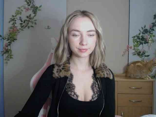 LuciaGlow's webcam live show