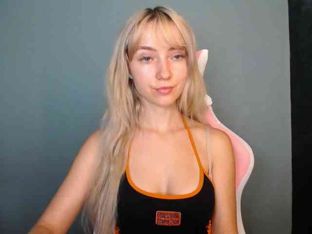 LuciaGlow webcam