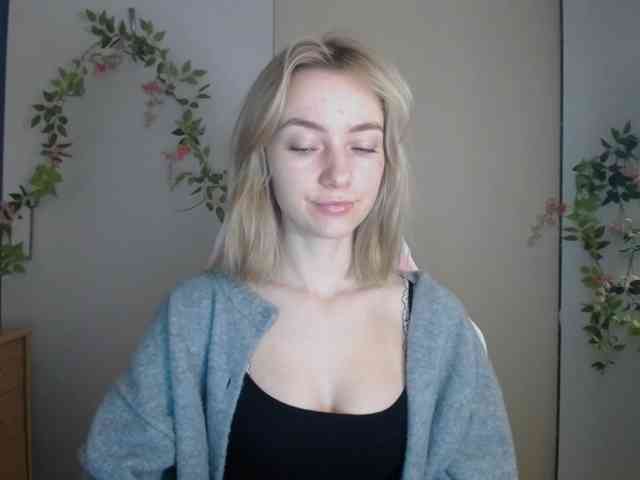 LuciaGlow webcam