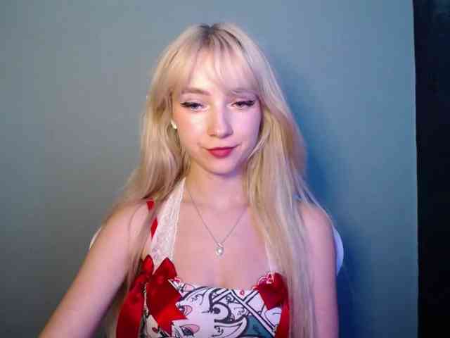 LuciaGlow webcam