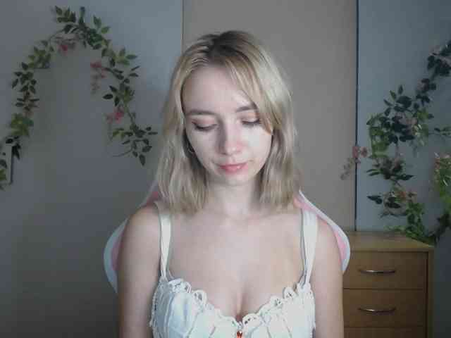 LuciaGlow webcam