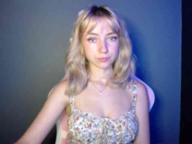 LuciaGlow webcam