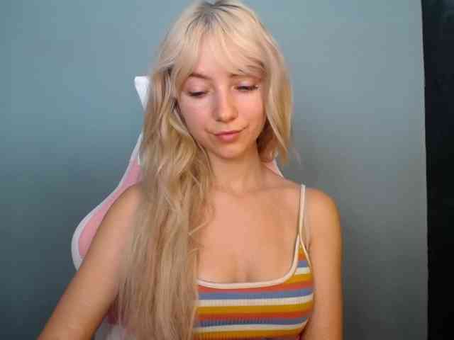 LuciaGlow webcam