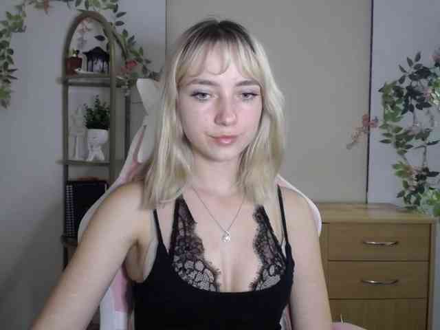 LuciaGlow webcam