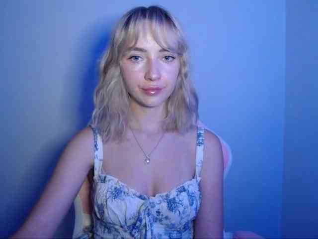 LuciaGlow webcam