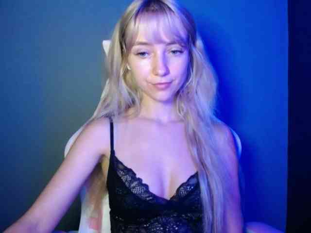 LuciaGlow webcam