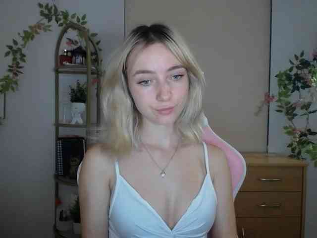 LuciaGlow webcam