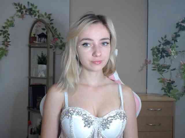 LuciaGlow webcam
