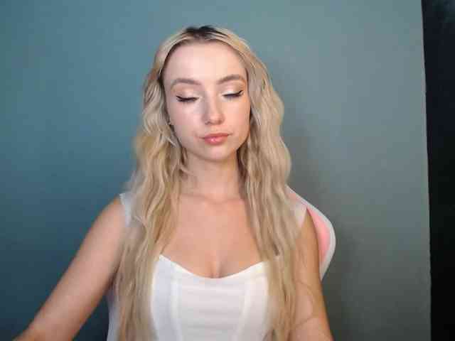 LuciaGlow webcam