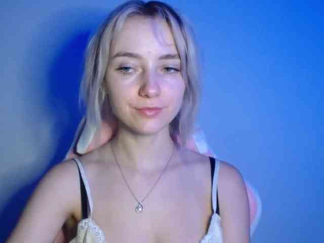 LuciaGlow webcam