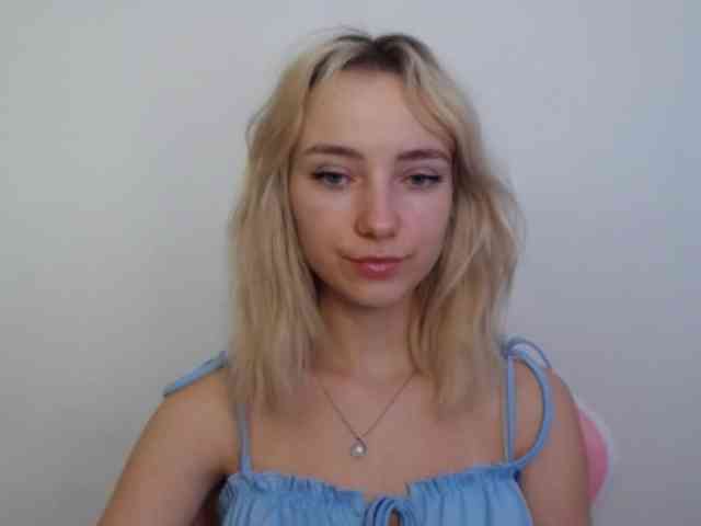 LuciaGlow webcam
