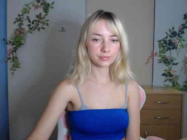 LuciaGlow webcam