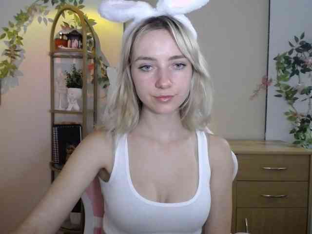 LuciaGlow webcam