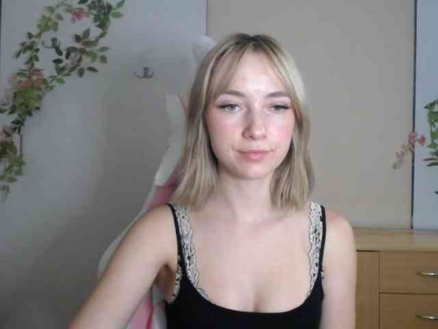 LuciaGlow webcam