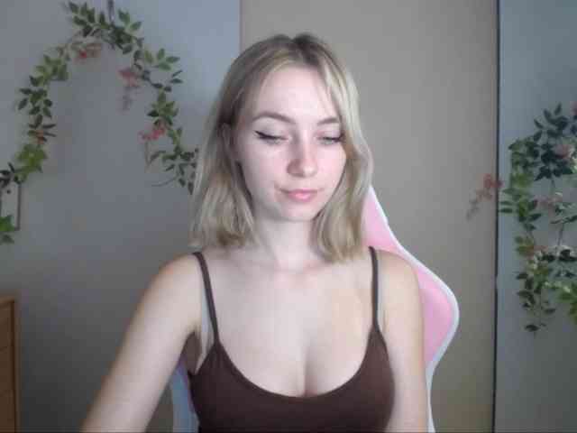 LuciaGlow webcam