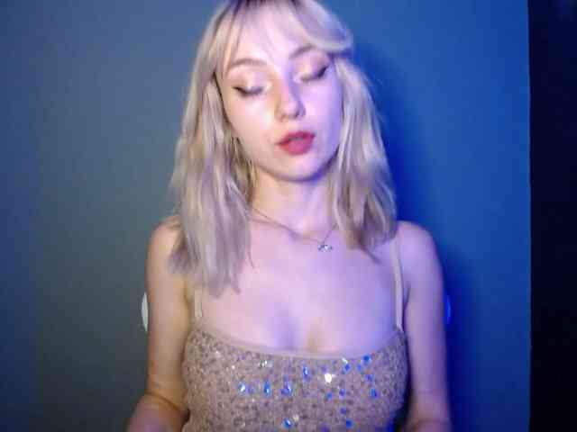 LuciaGlow webcam