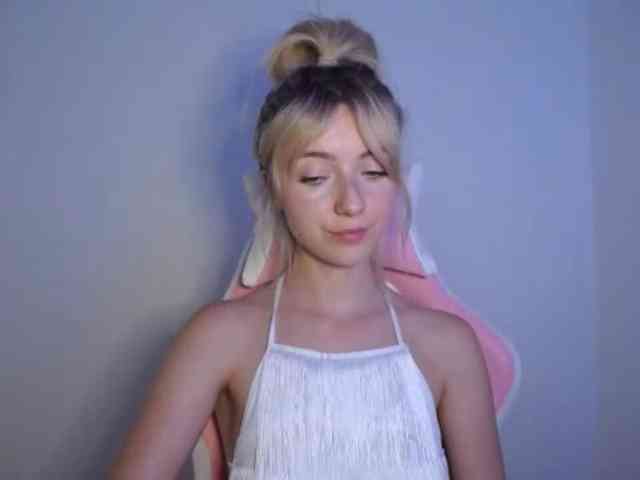 LuciaGlow webcam