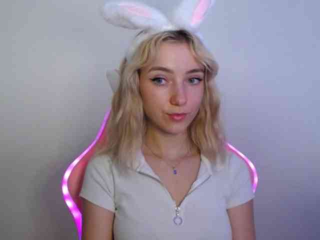 LuciaGlow webcam