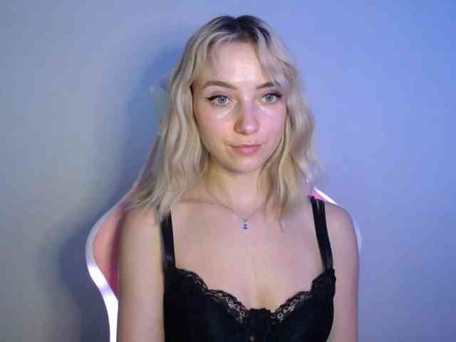 LuciaGlow webcam