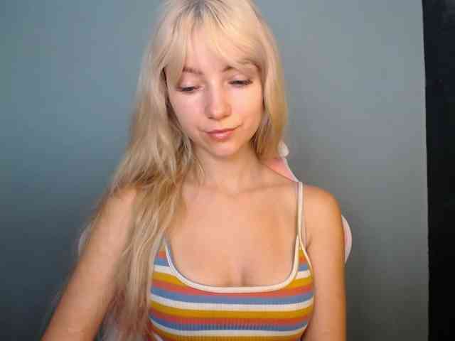 LuciaGlow webcam