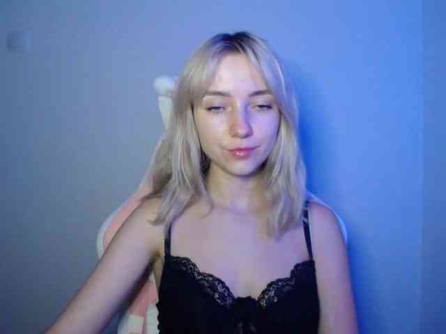 LuciaGlow webcam
