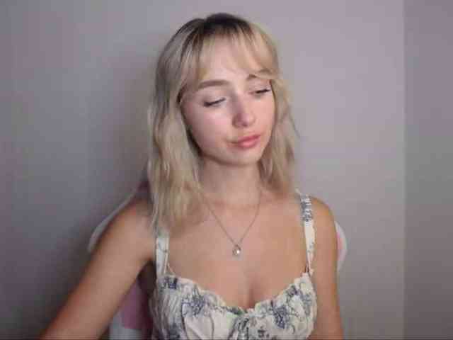 LuciaGlow webcam