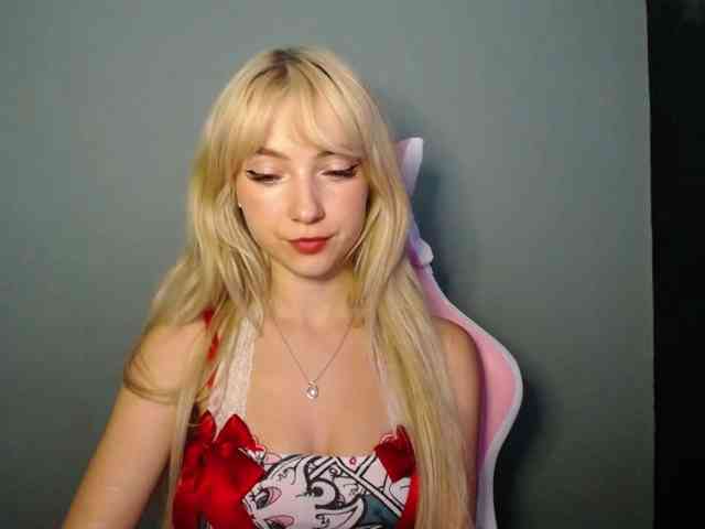 LuciaGlow webcam