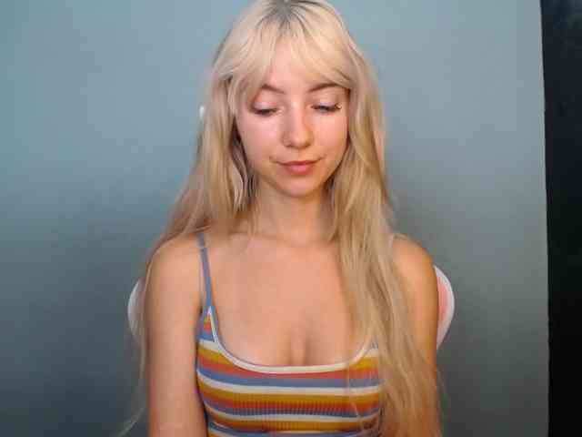LuciaGlow webcam