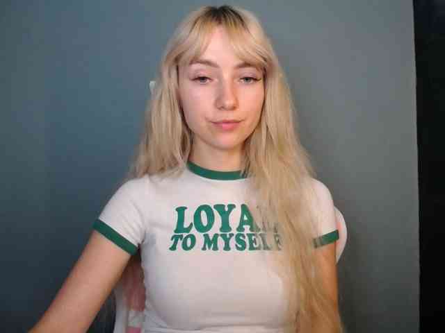 LuciaGlow webcam