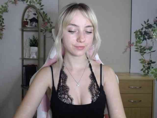 LuciaGlow webcam