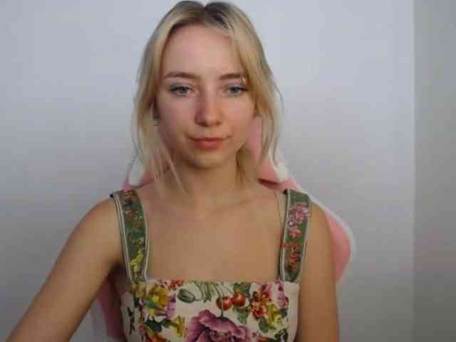LuciaGlow webcam