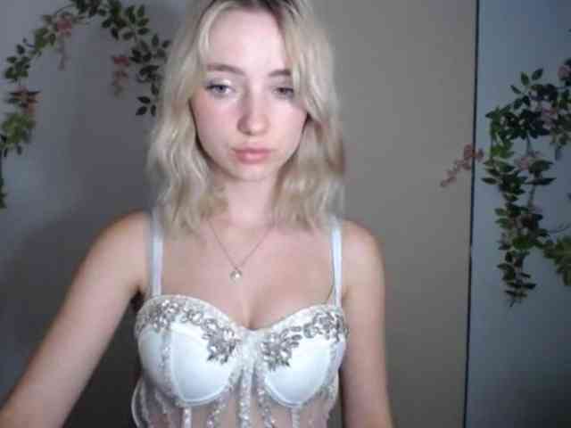 LuciaGlow webcam