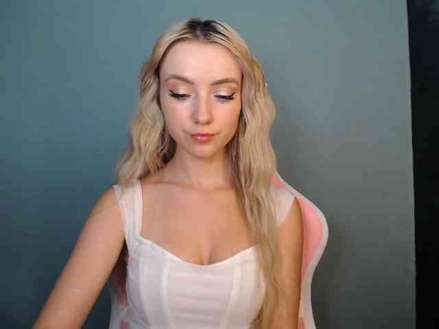LuciaGlow webcam