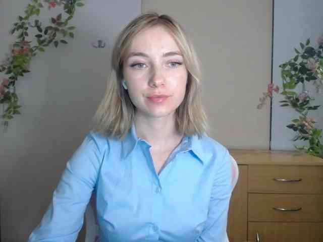 LuciaGlow webcam