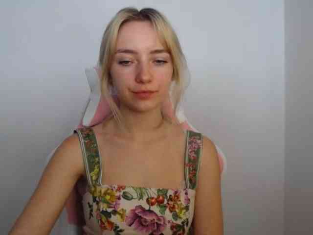 LuciaGlow webcam
